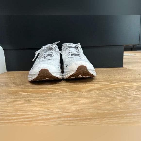 HOKA One One Clifton 9 women’s size 9.5 - Picture 3 of 8